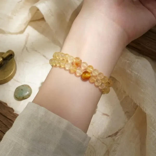 Double-loop Wu Yang Earth metaphysical bracelet, expanding resource capacity and stability.